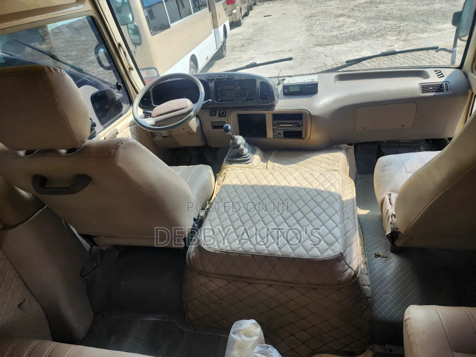 Toyota Coaster 2011
