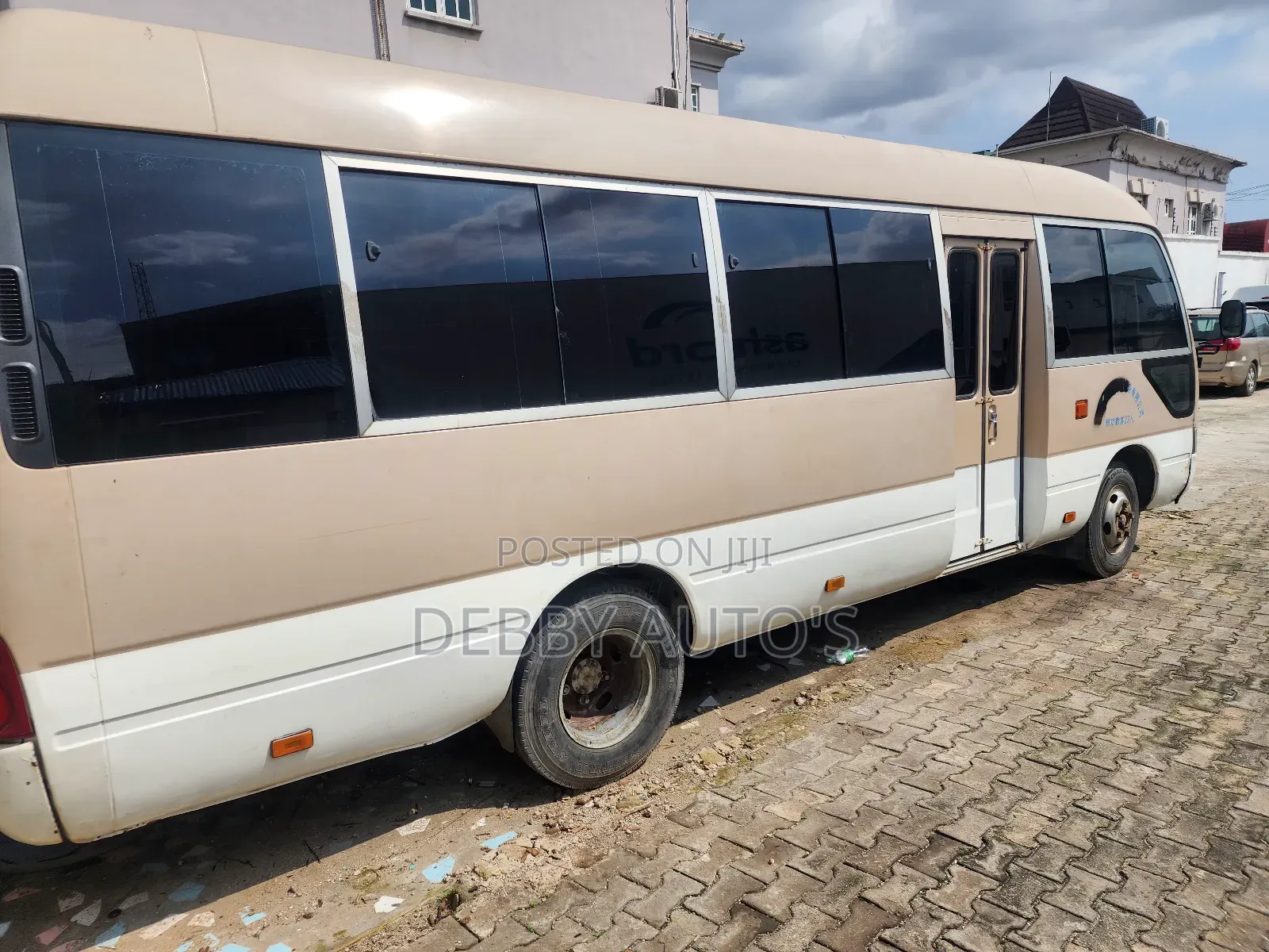 Toyota Coaster 2011