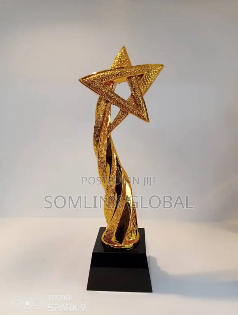 Gold Trophy Star, Black Base