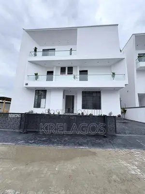 5bdrm Duplex in Chevron for sale