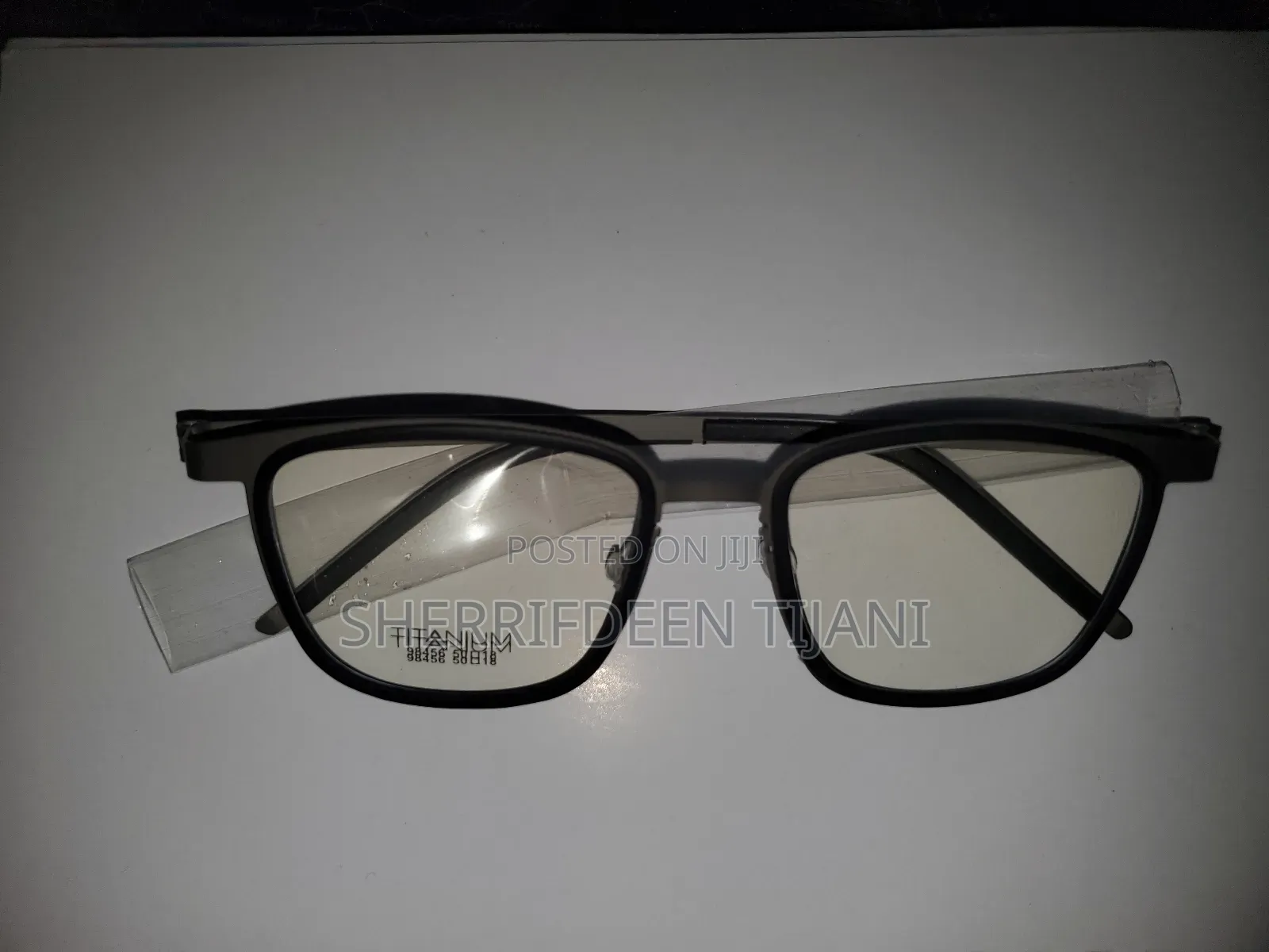 Screwless Pure Titanium Eyeglasses Frame