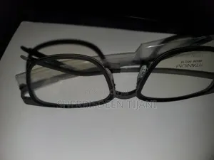 Screwless Pure Titanium Eyeglasses Frame