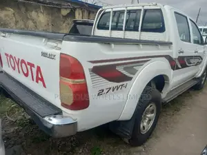 Toyota Hilux 2012 White
