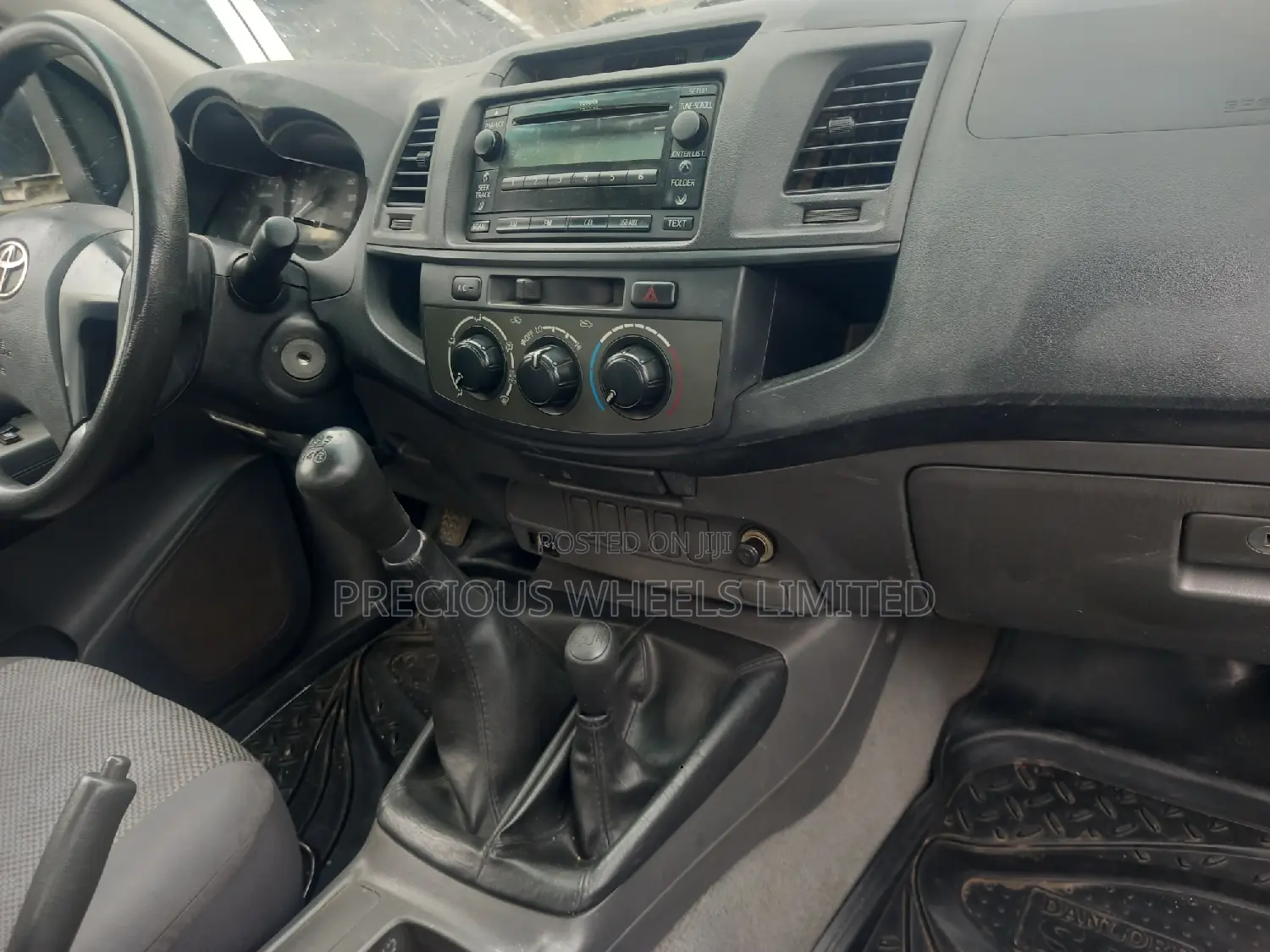Toyota Hilux 2012 White