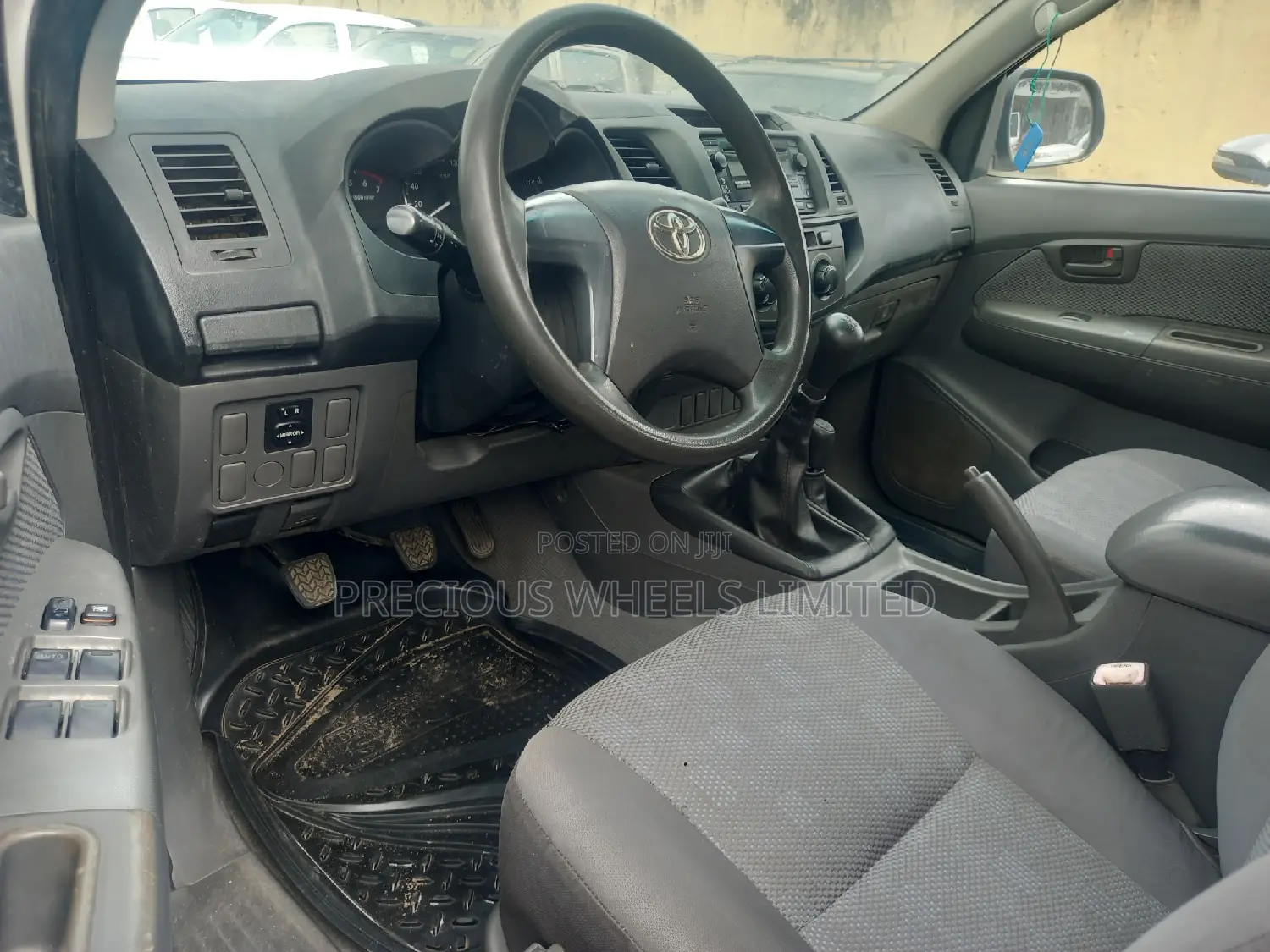 Toyota Hilux 2012 White