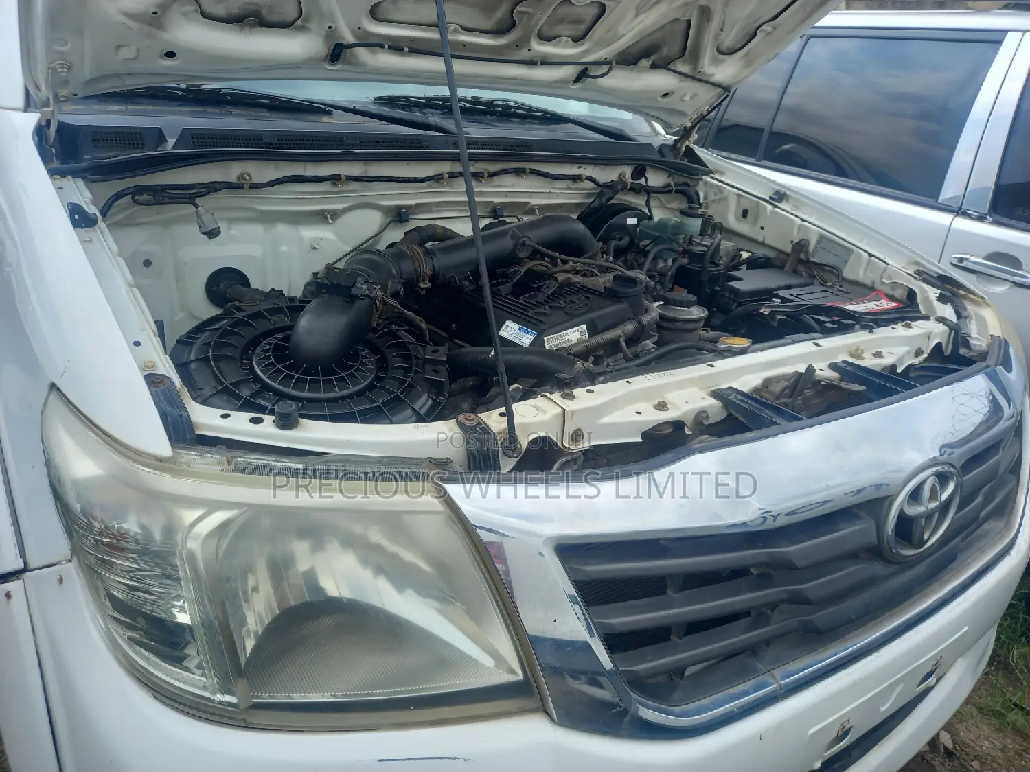 Toyota Hilux 2012 White