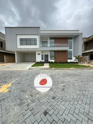 5bdrm Villa in Lekki for sale