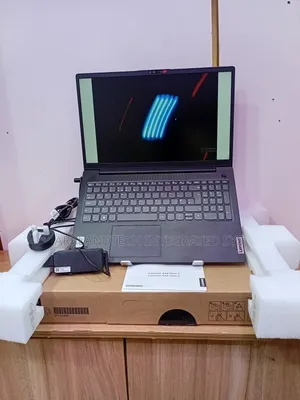 New Laptop Lenovo IdeaPad Y500 8GB Intel Core i3 SSD 256GB