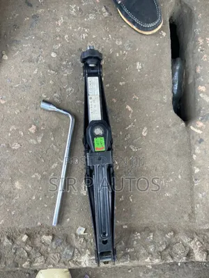 Mercedes-Benz Jack and Wheel Spanner Are in Stock
