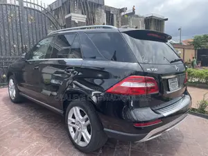 Mercedes-Benz M Class ML350 4MATIC 4dr SUV AWD (3.5L 6cyl 7A) 2014