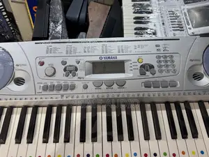 Yamaha Psr220 Electronic Keyboard