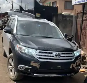 Complete Front Bumper Highlander 2012 Model
