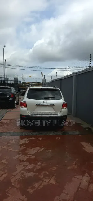 Toyota Highlander Limited 3.5l 4WD 2013 White
