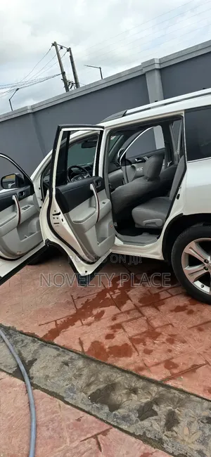 Toyota Highlander Limited 3.5l 4WD 2013 White