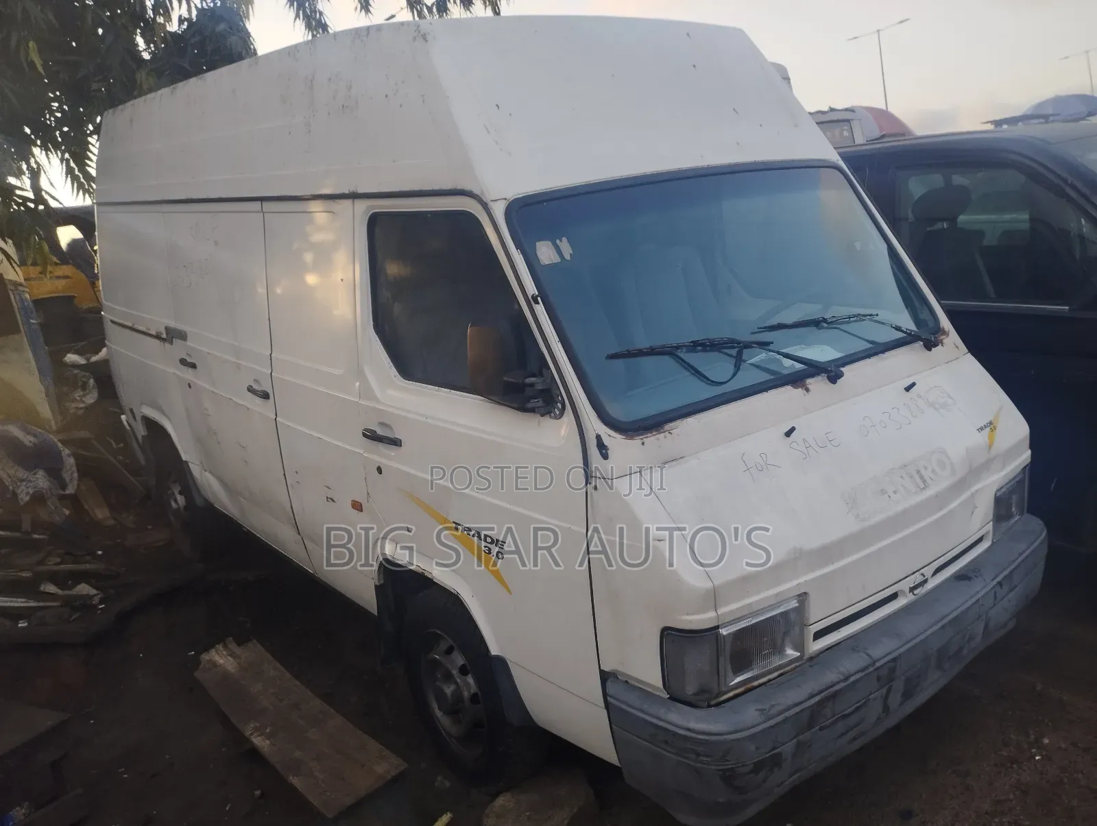 Nissan Caravan (Urvan) 2000 White