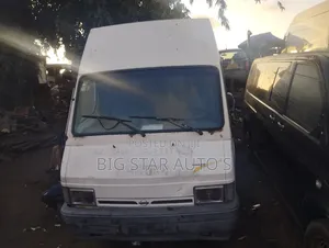Nissan Caravan (Urvan) 2000 White
