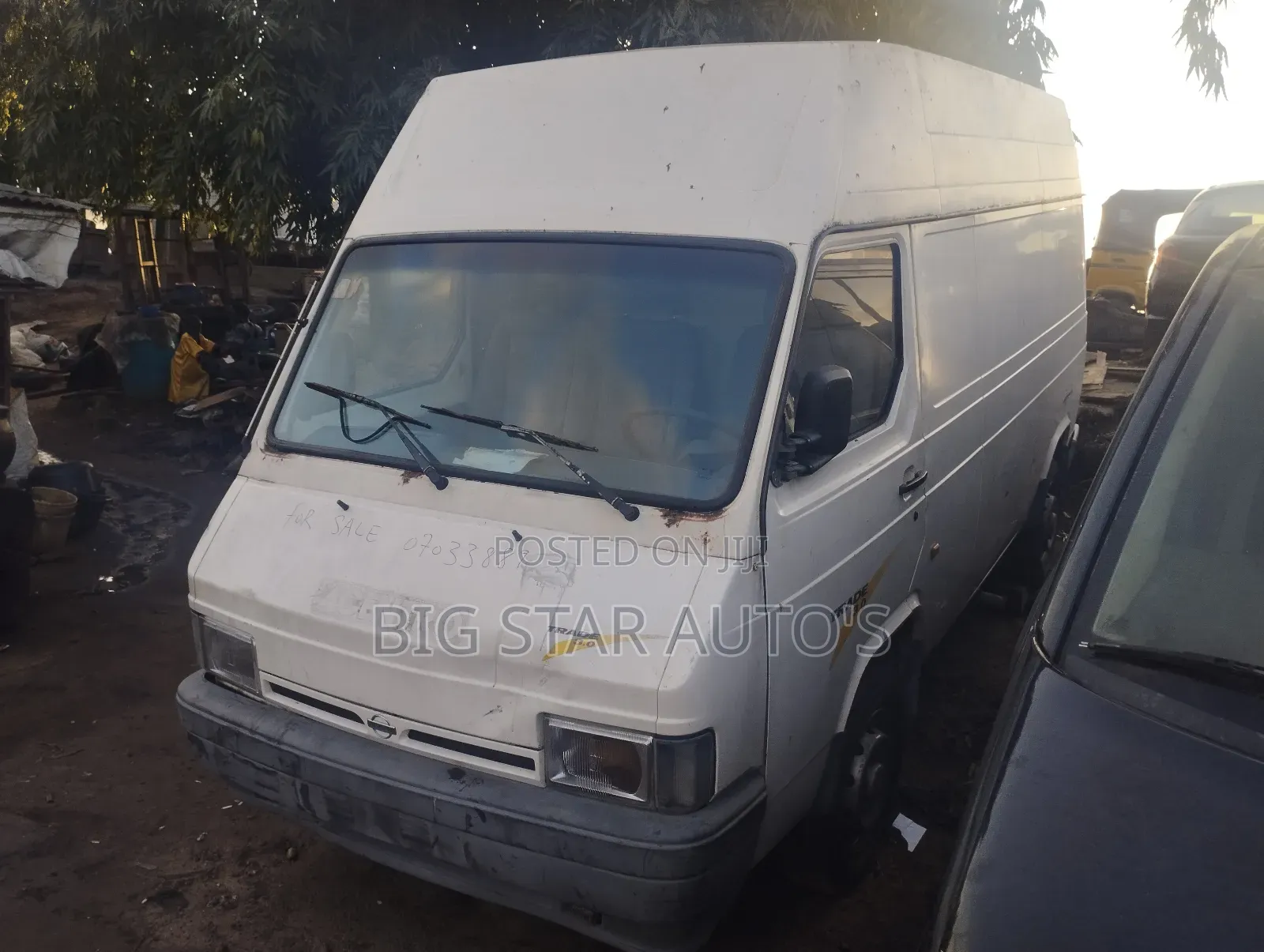 Nissan Caravan (Urvan) 2000 White