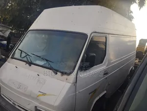 Nissan Caravan (Urvan) 2000 White