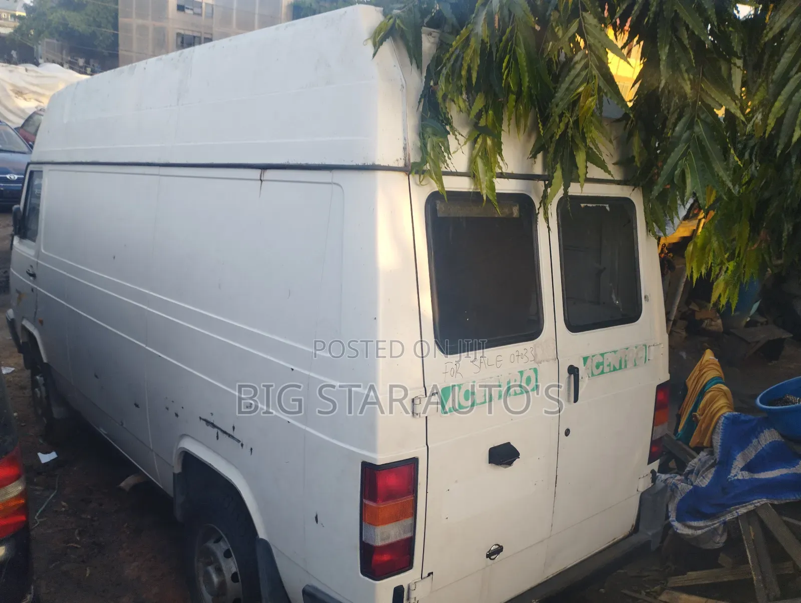 Nissan Caravan (Urvan) 2000 White