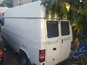 Nissan Caravan (Urvan) 2000 White