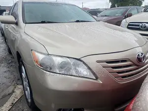 Toyota Camry LE 4dr Sedan (2.4L 4cyl 5A) 2009 Gold