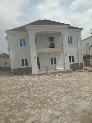 5bdrm Duplex in Nafvalley Estate for sale