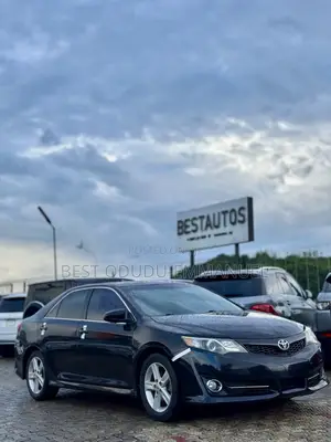 Toyota Camry SE 4dr Sedan (3.5L 6cyl 6A) 2014