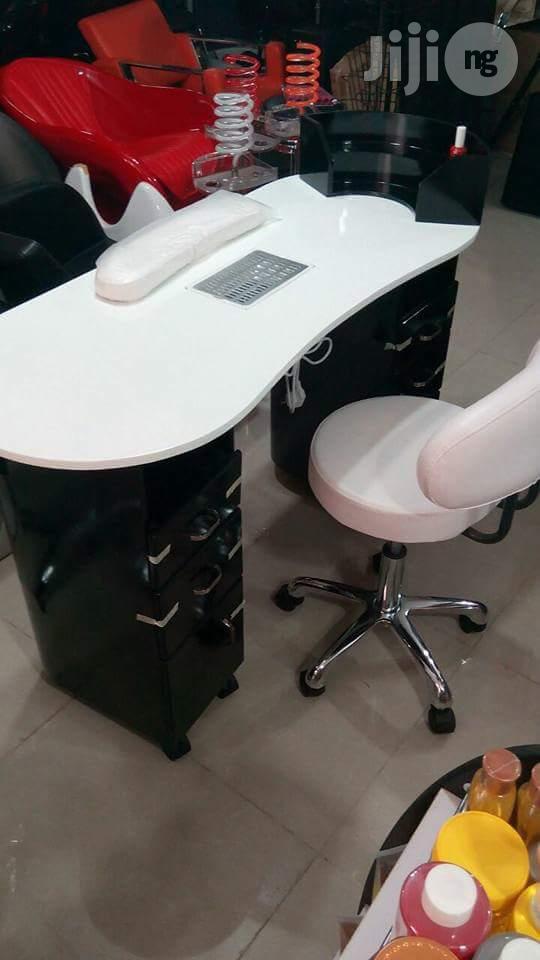 Manicure Table
