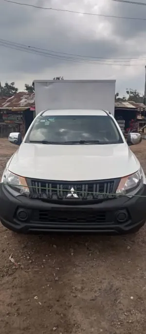 Mitsubishi L200 2016 White