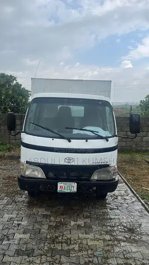 Toyota Dyna Truck 200 6 Tyres