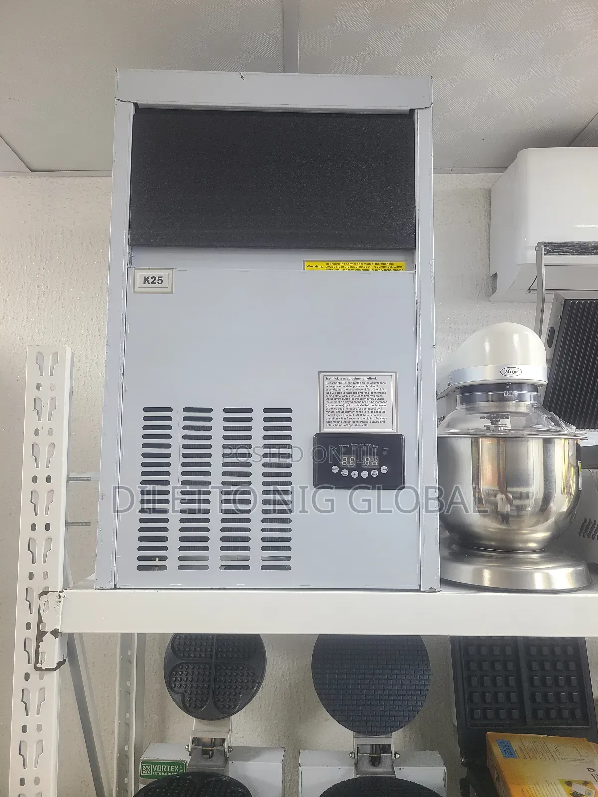 Ice Cube Maker Machine - 32 Cubes