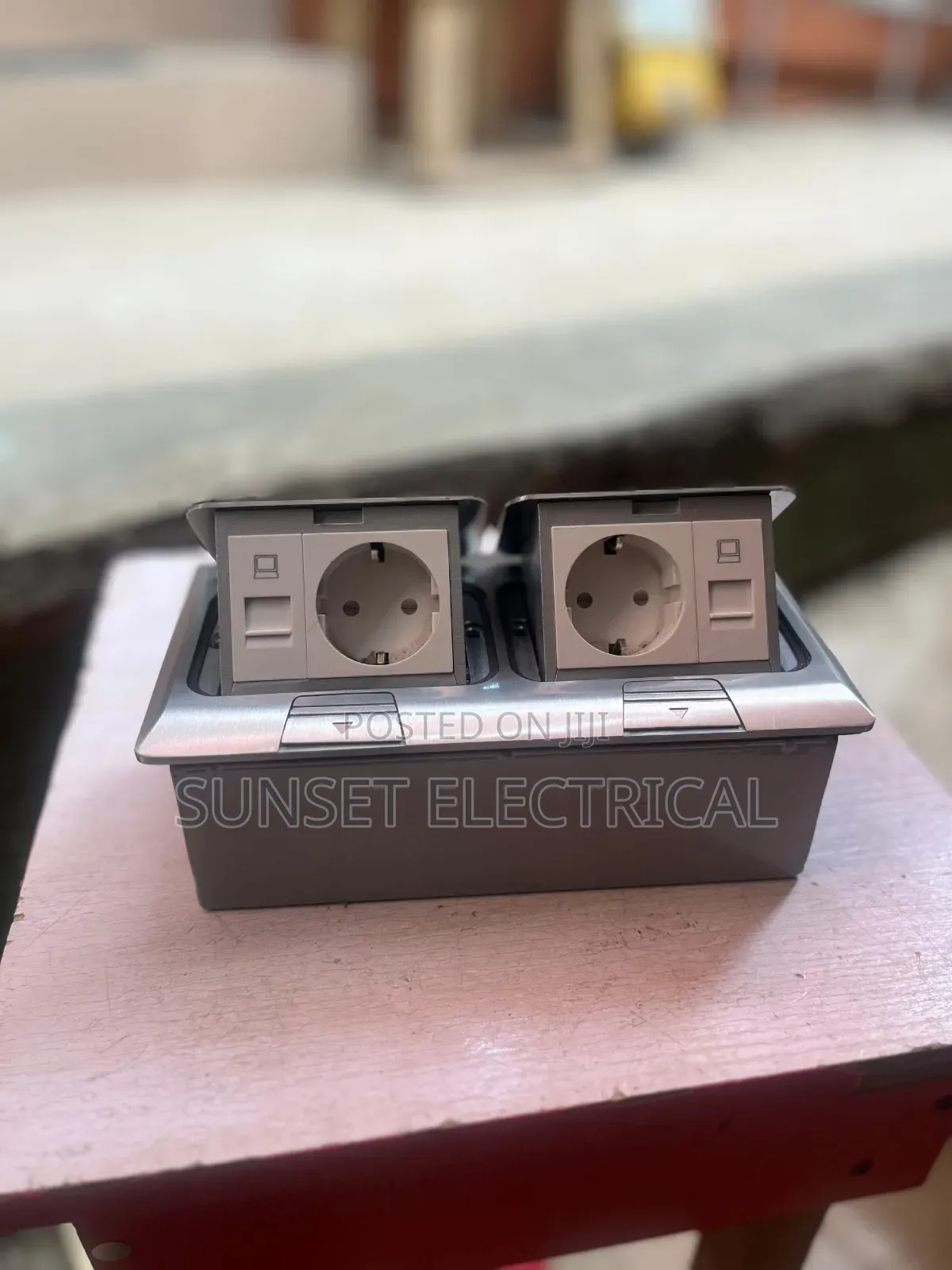 Pop Up Floor Box With 2 French Mouth Socket and 2 Data