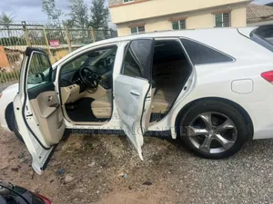 Toyota Venza 2011 Off white