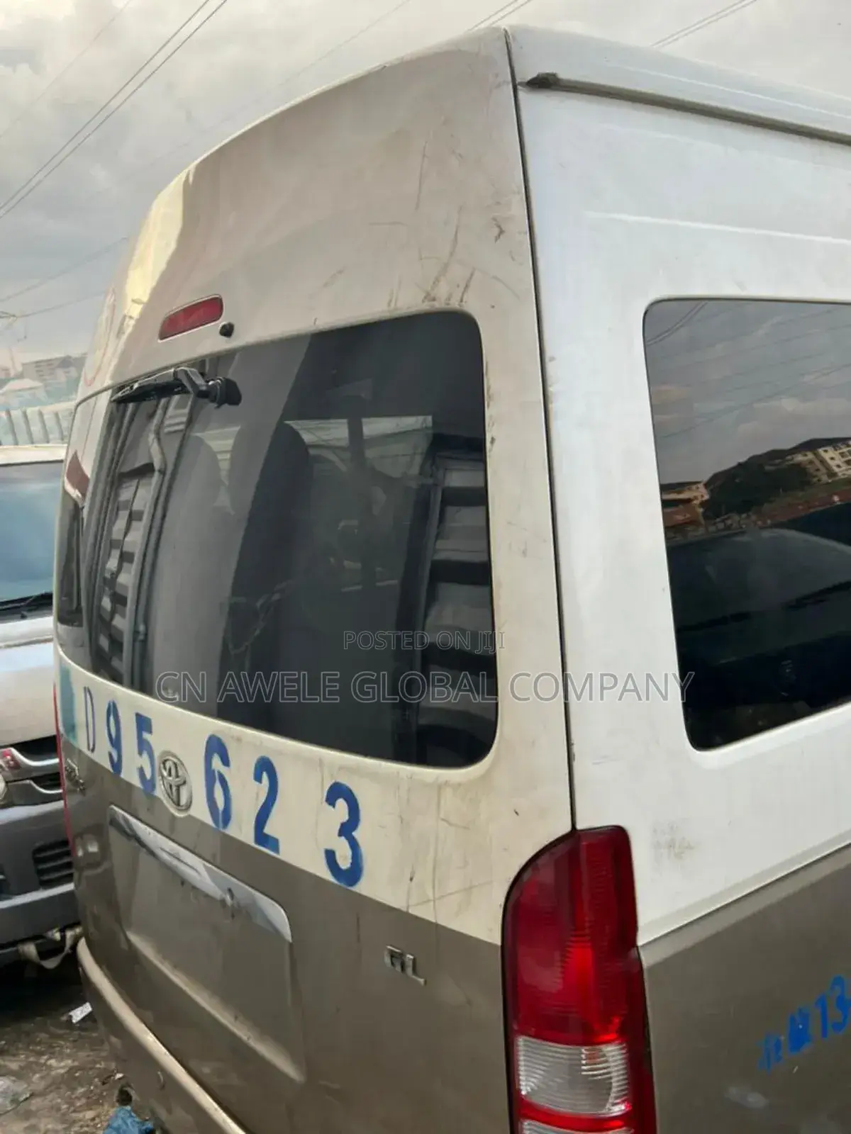 Toyota HiAce 2012 White