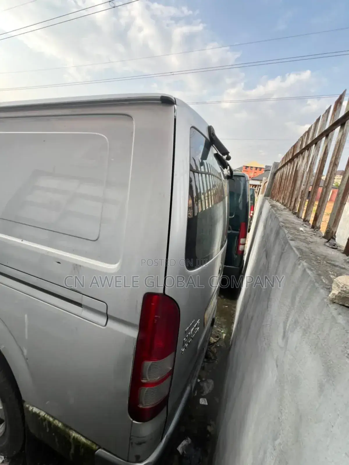 Toyota HiAce 2012 White