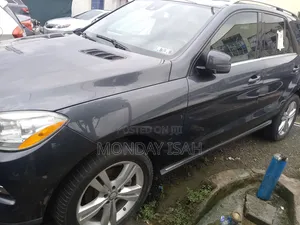 Mercedes-Benz M Class ML350 4dr SUV (3.5L 6cyl 7A) 2014 Black