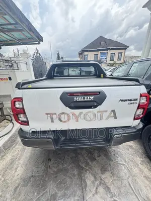 New Toyota Hilux 2025 White