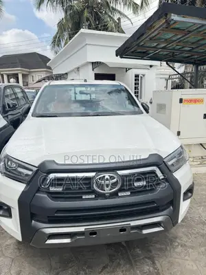 New Toyota Hilux 2025 White