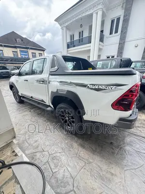 New Toyota Hilux 2025 White