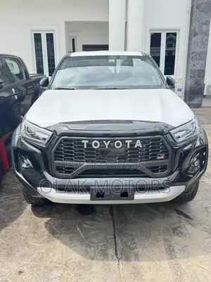 New Toyota Hilux 2025 Black
