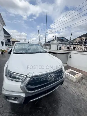 New Toyota Hilux 2025 White