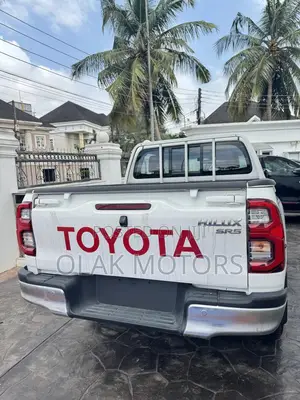 New Toyota Hilux 2025 White