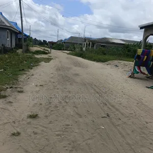 5bdrm Block Of Flats In Iledu, Oko Afo For Sale