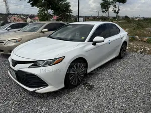 Toyota Camry LE FWD 2020 White