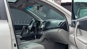 Toyota Highlander Limited 2011 White
