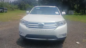 Toyota Highlander SE 2012 White