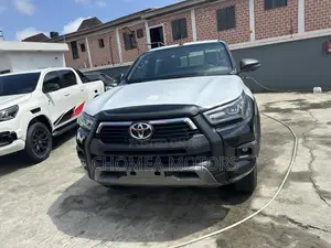 New Toyota Hilux 2025 Black