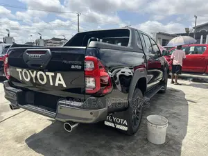 New Toyota Hilux 2025 Black