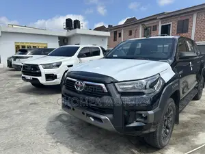 New Toyota Hilux 2025 Black