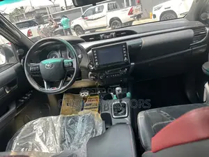 New Toyota Hilux 2023 White